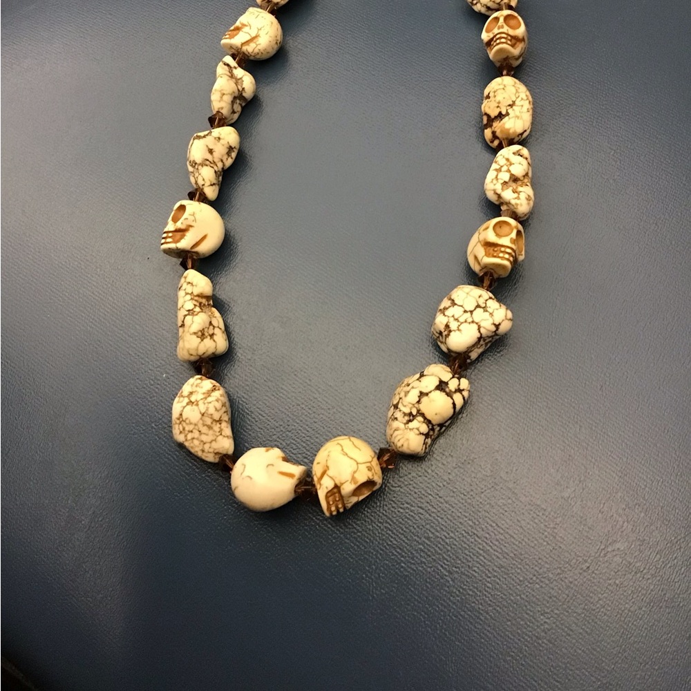 NWOT Beautiful and Stylish skeleton head stone necklace